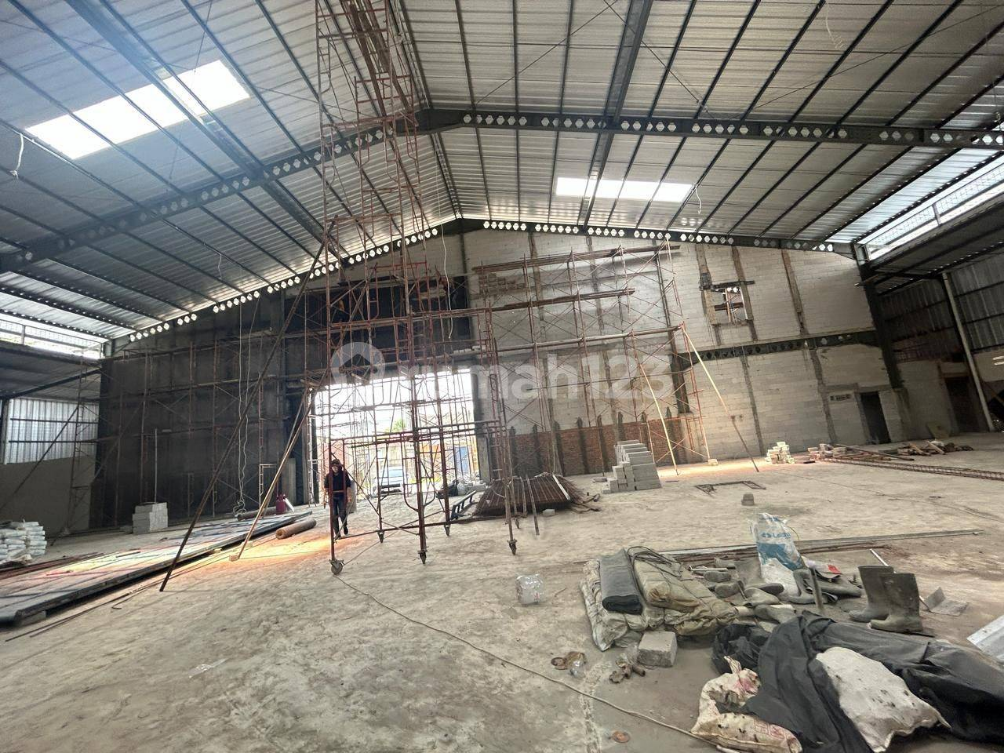 Large Industrial Warehouse with Office Space
