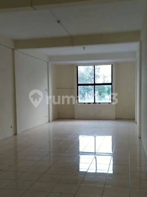 Spacious 4-Floor Commercial Building on Darmo Street