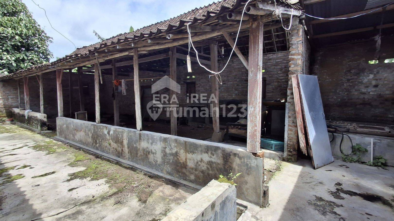 Traditional House with Large Yard in Klaten