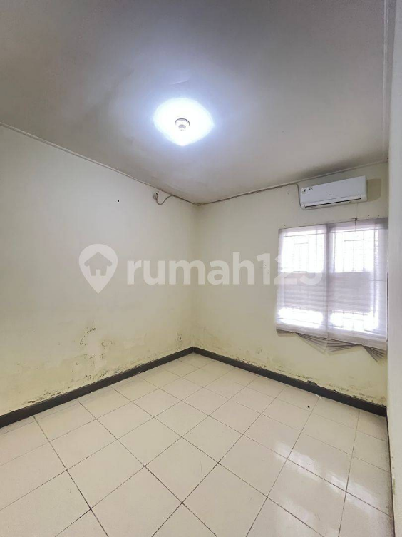 Modern 2-Bedroom House with Carport and AC