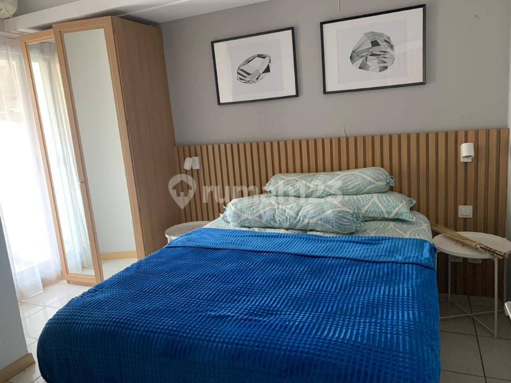 Furnished 2BR MTown Residence with Modern Kitchen