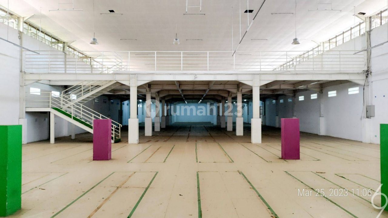 Large Industrial Warehouse with Office Space