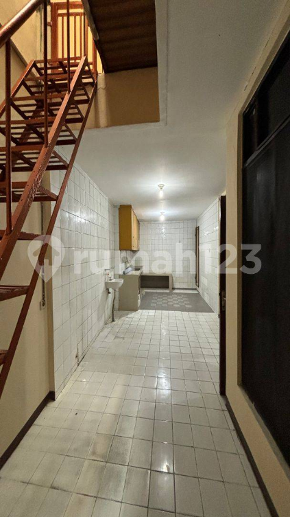 Spacious Townhouse Near Tomang Raya With Attic