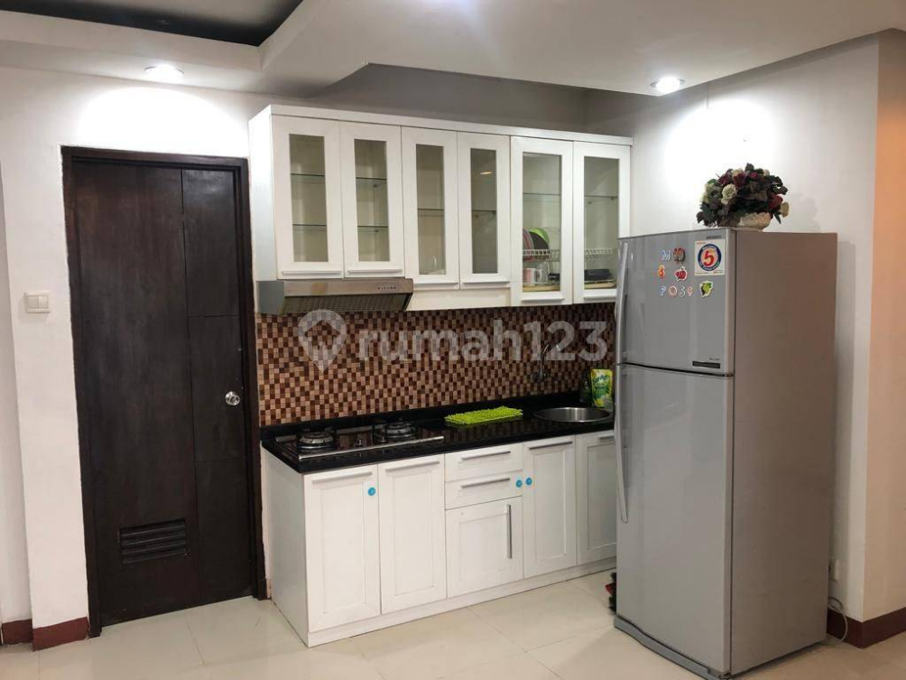 Furnished 3-Bed Cosmo Mansion Near Thamrin Mall