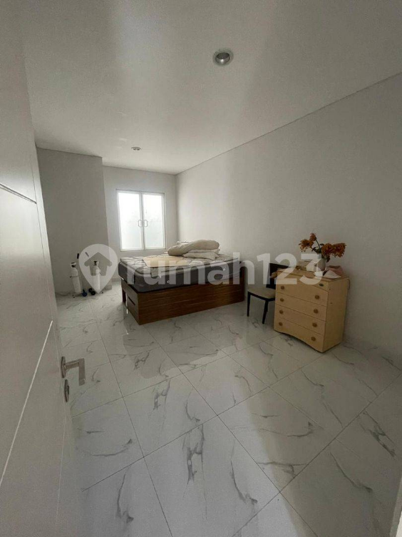 Modern 2.5-Floor House in Sumarecon Complex