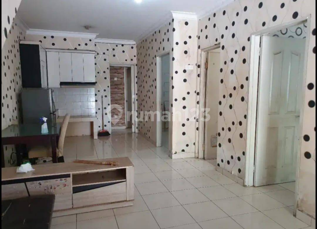 Spacious 2-Bedroom Townhouse with Modern Kitchen