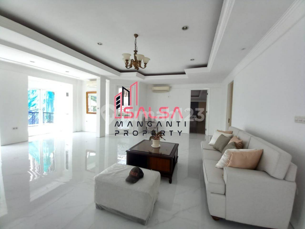 Luxurious 4-Bedroom House with Pool in Kemang