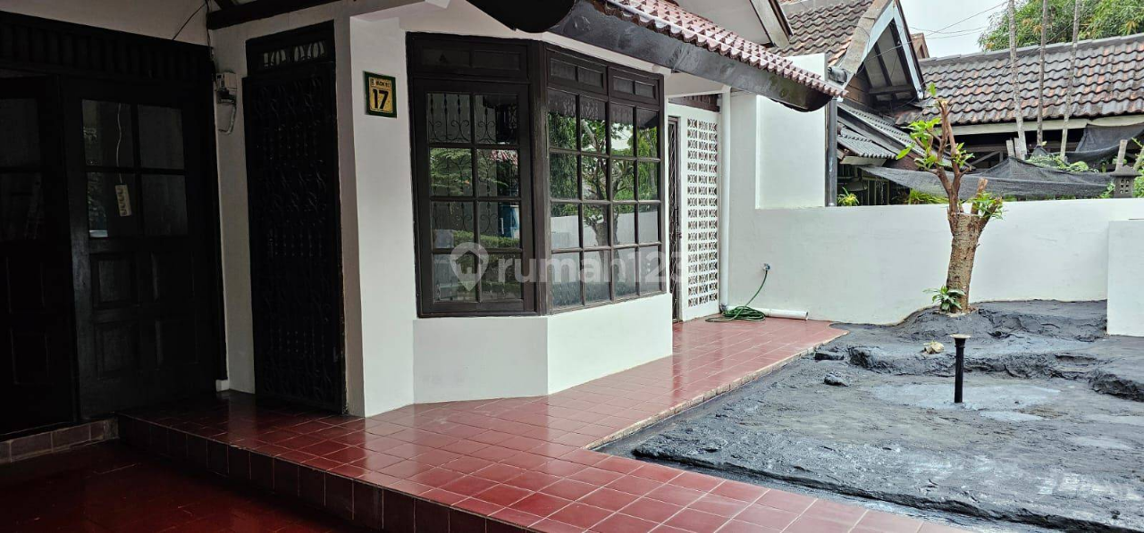 Spacious Two-Story House Near Bintaro Business Center