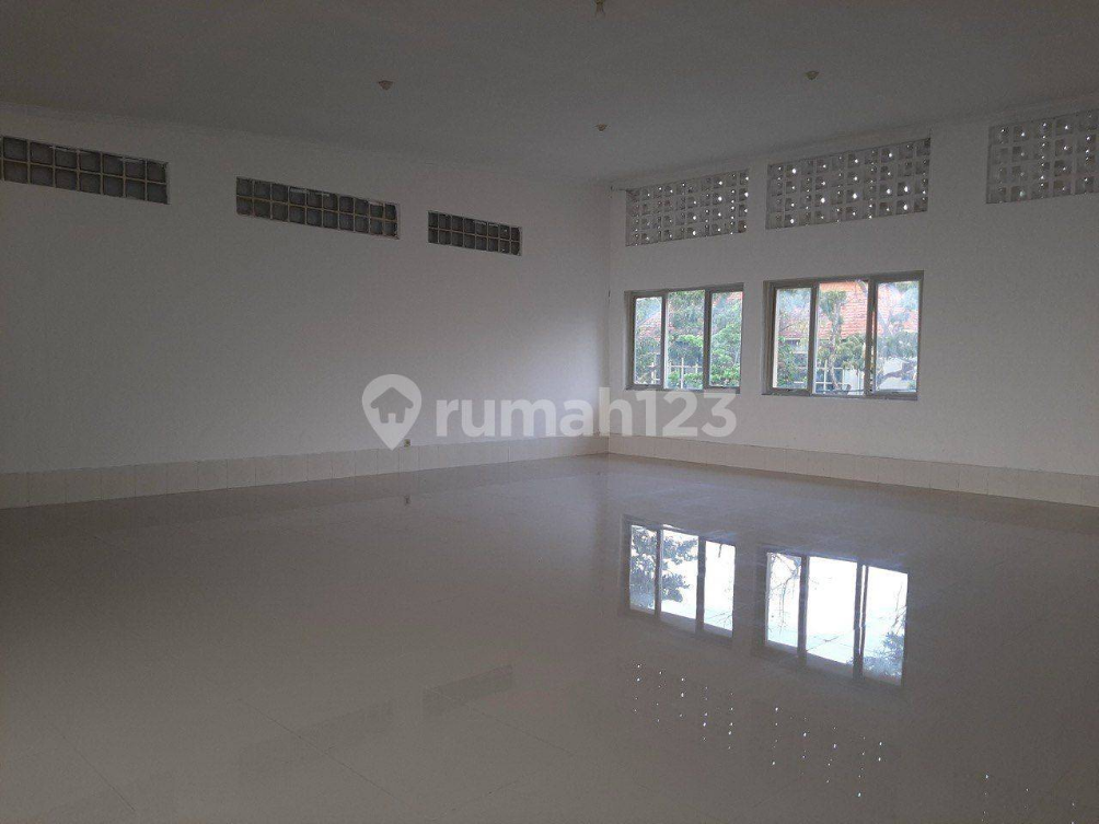 Large Commercial Space with Multiple Offices in Bandung