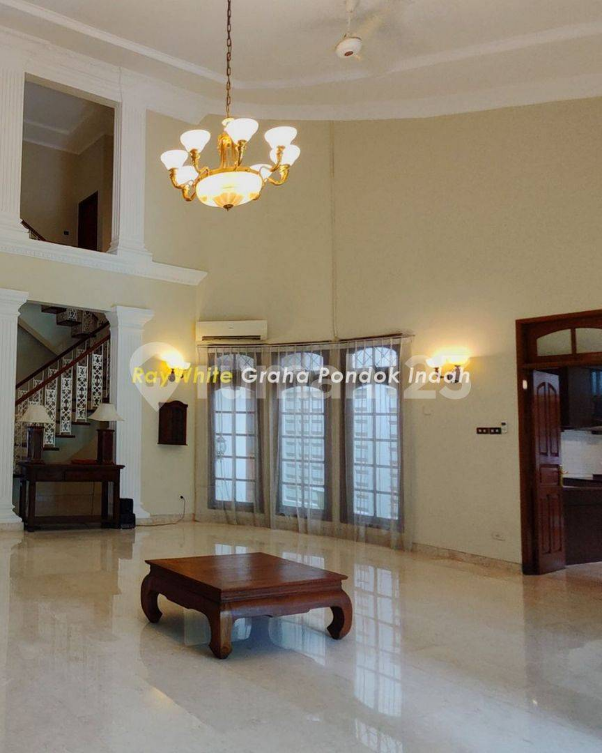 Luxurious Villa with Pool and Garden in Pejaten