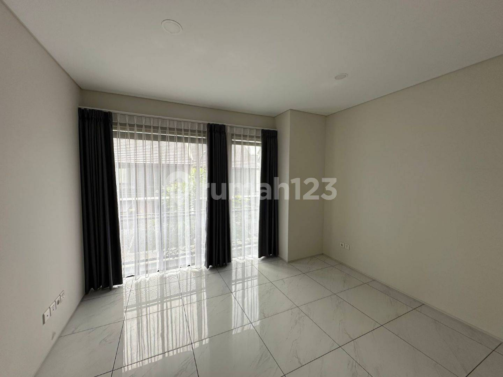 Modern 2-Story House with Garden in KBP