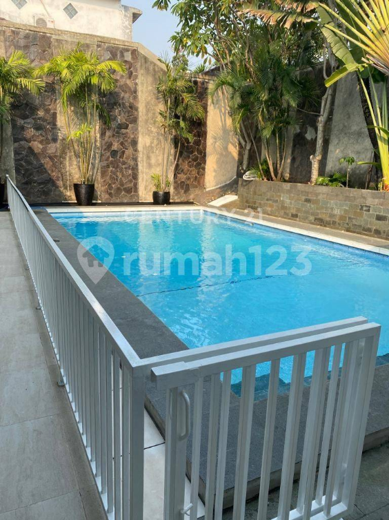 Spacious One-Story House with Pool in Cipete