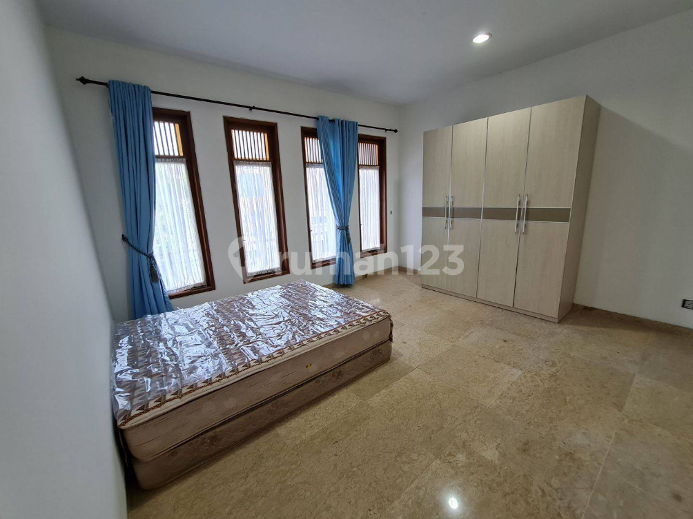 Large Furnished 4-Bedroom House in Sukajadi Batam