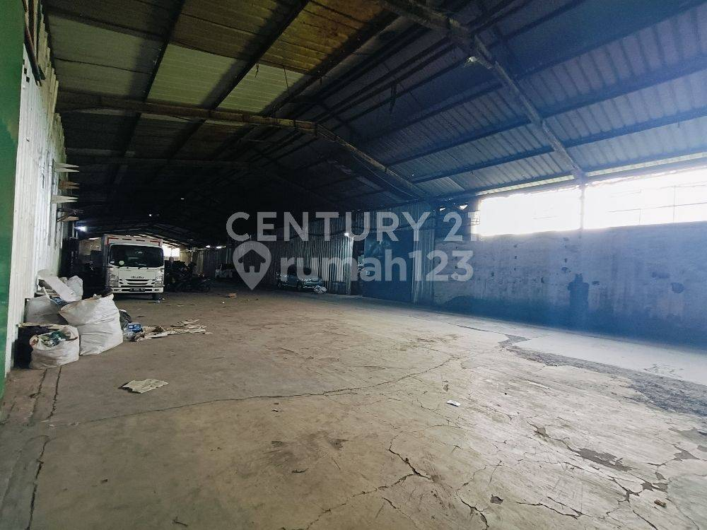 Large Warehouse with Office Space in M Toha