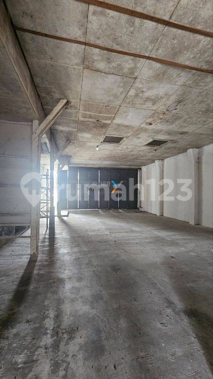 Large Warehouse Near Highway Exit with Parking