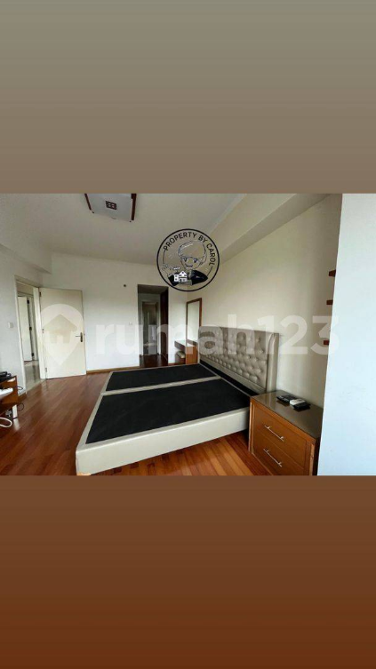 Spacious 142m² Condo with Private Floor Access