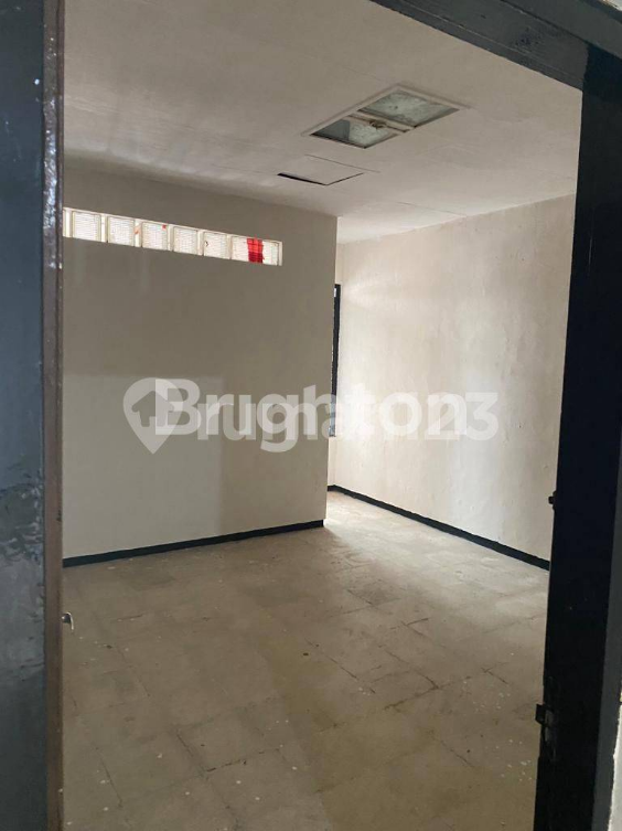 Spacious House Near Market with Fish Pond
