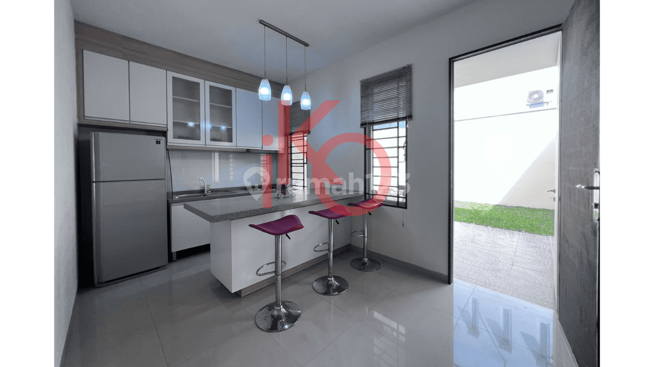 Modern Townhouse Near Ferry Terminal and Airport