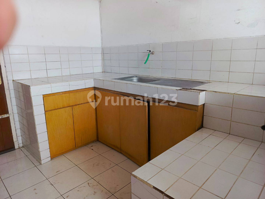 Spacious House with Garden near Yogya Plaza