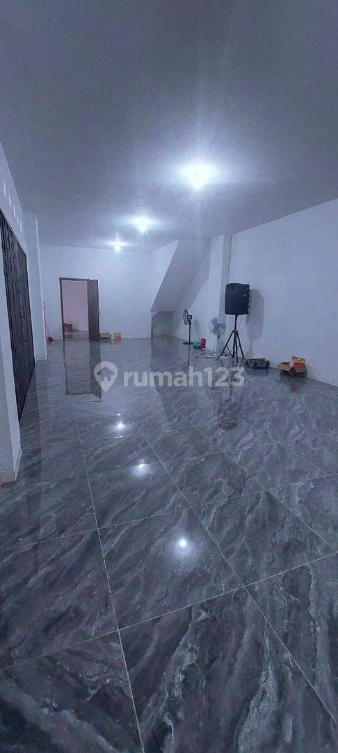 Newly Renovated Commercial Space in Batam Center