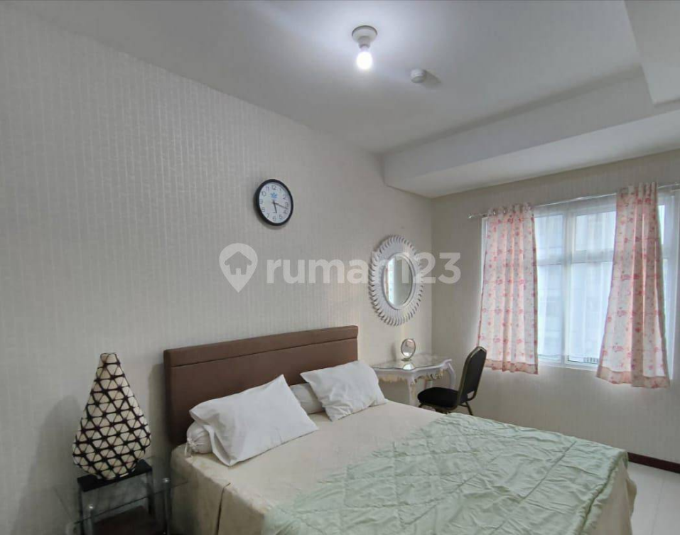 Modern Studio Apartment with Floral Design Interior