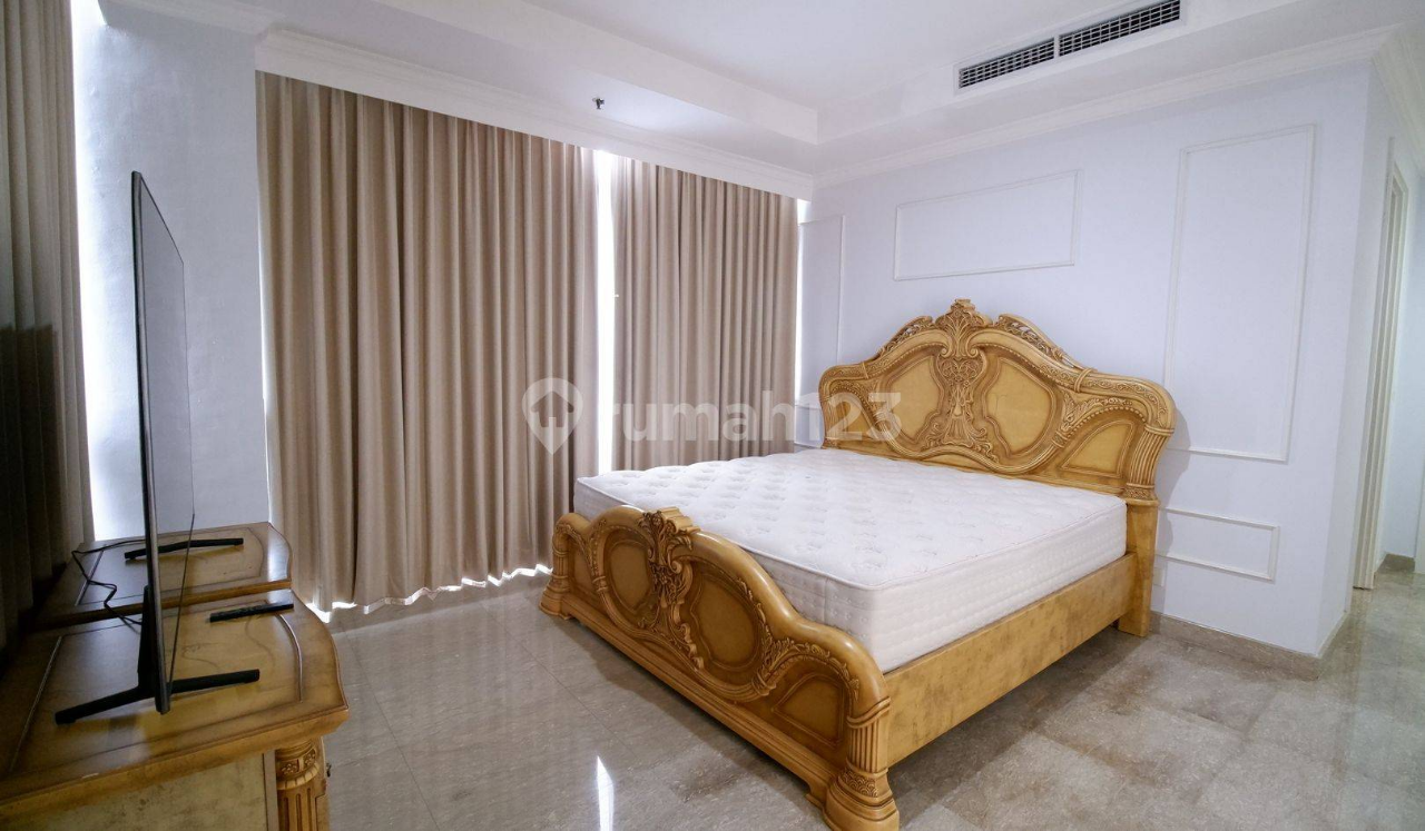 Luxurious 4-Bedroom Apartment with Private Lift