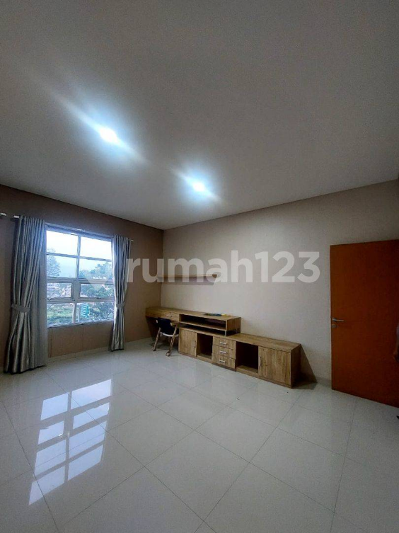 Furnished 3-Story Commercial Building with Private Parking