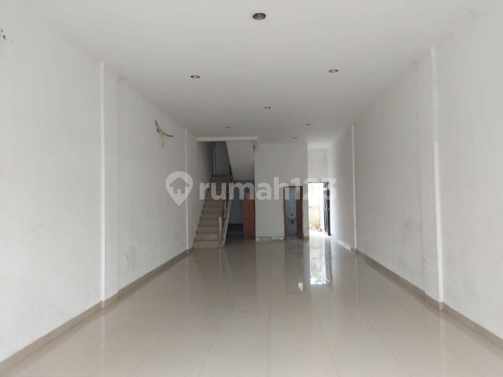 3-Story Commercial Building Near Cempaka Putih Market
