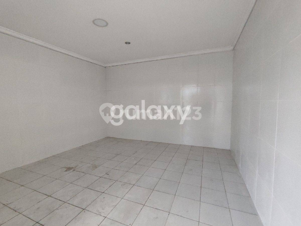 Spacious 3-Floor House with 5 Bedrooms