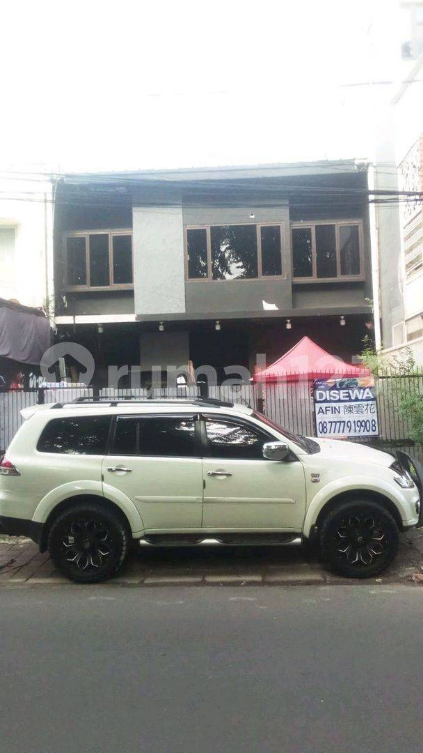 Spacious 4-Bedroom House Near Rawamangun Main Road