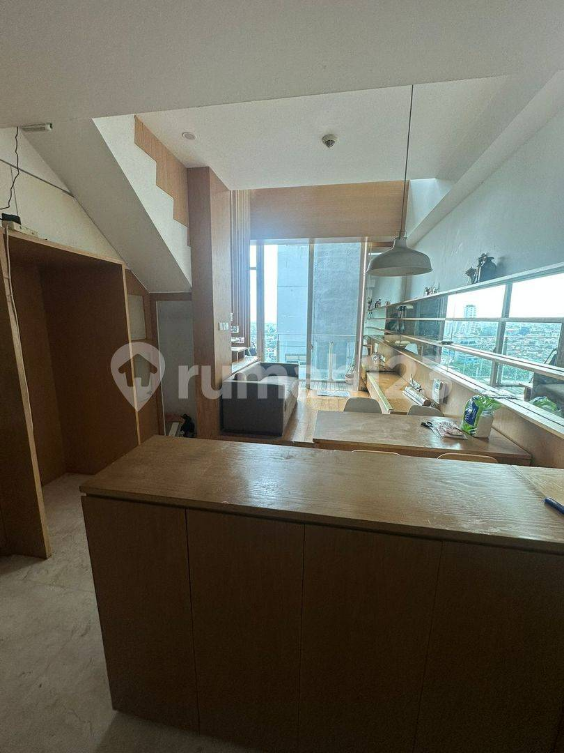 Modern 2-Bedroom Duplex with City Views