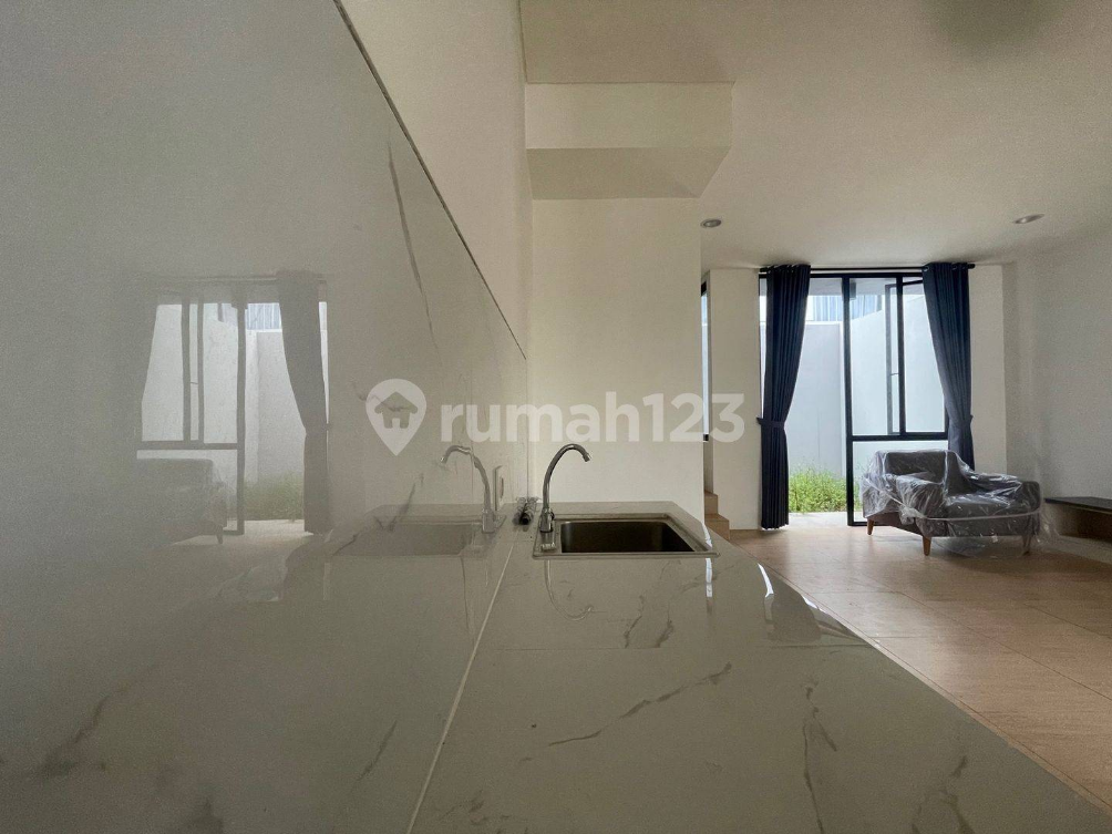 Modern 2-Bedroom House Near Lippo Karawaci