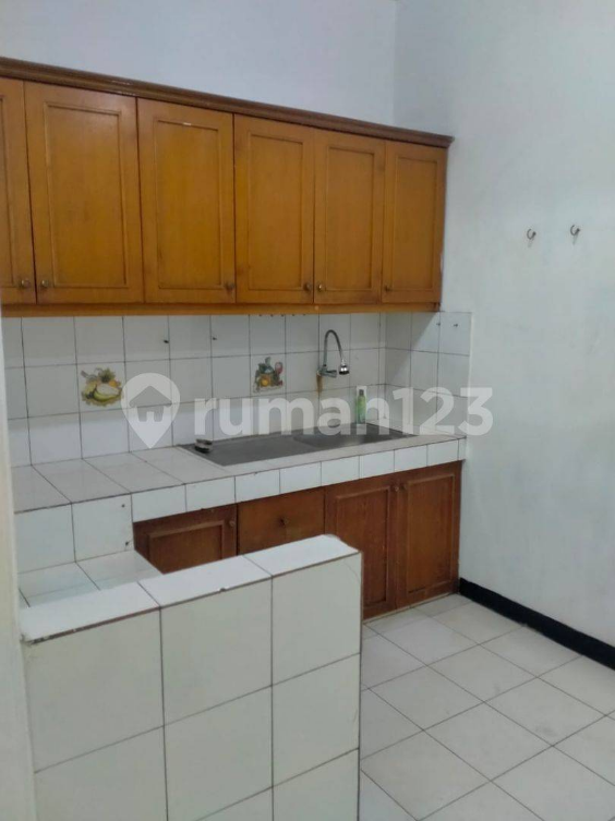 Spacious 3-Bedroom House with Modern Kitchen