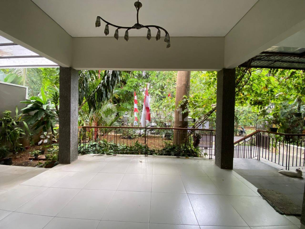 Tropical 2-Story House in Kebayoran Baru