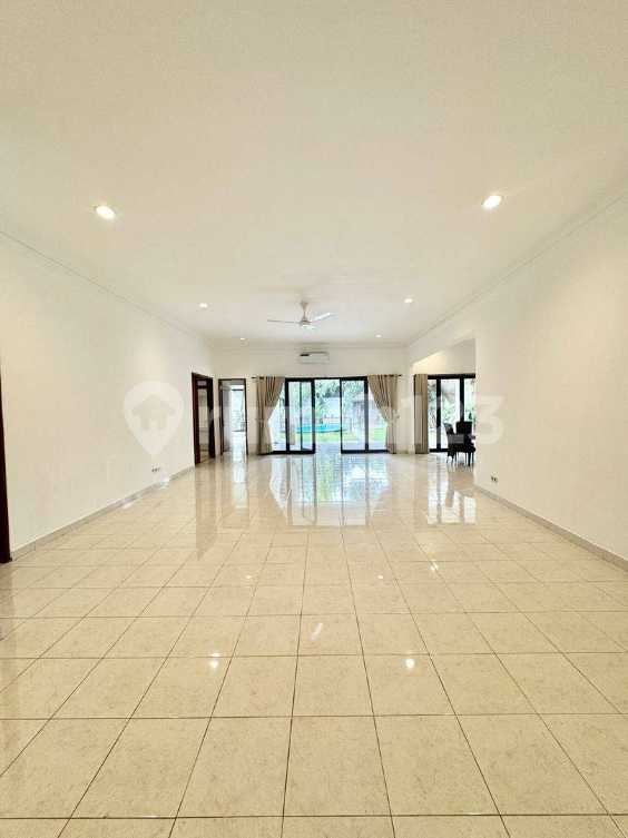 Spacious 4-Bedroom Villa with Pool and Garden