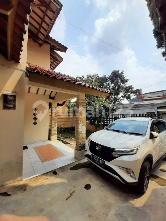 Two-Story House in Cigadung with Spacious Garden