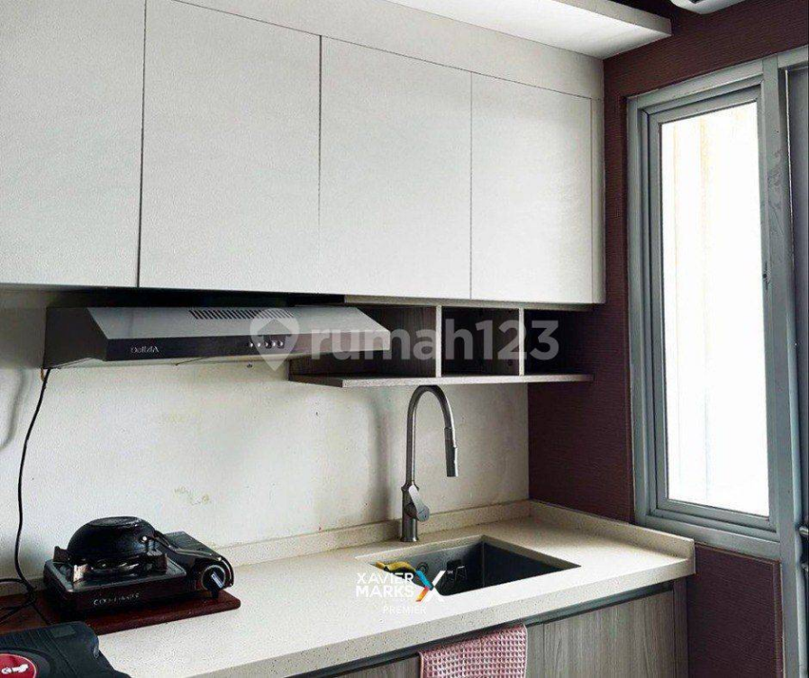 Furnished 2-Bed Apartment with Pool View