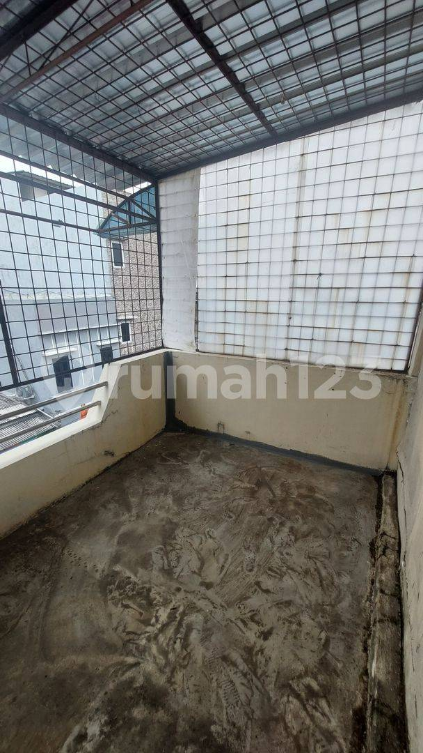 3-Story Townhouse with Commercial Potential
