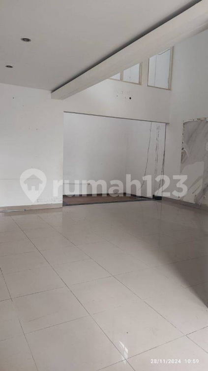 Spacious Two-Story House with Four Bedrooms