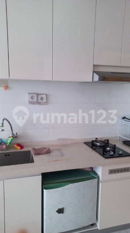 Furnished 2-Bedroom Apartment with Mountain View