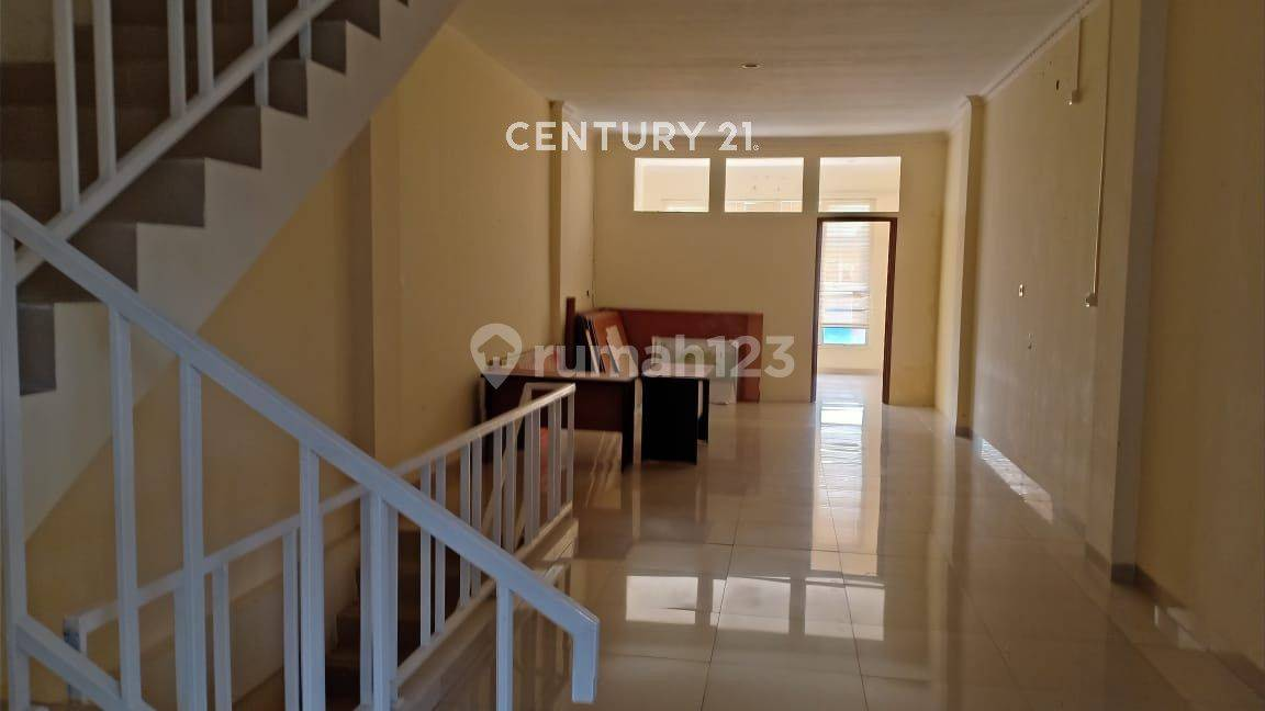 Strategically Located Property with Rooftop