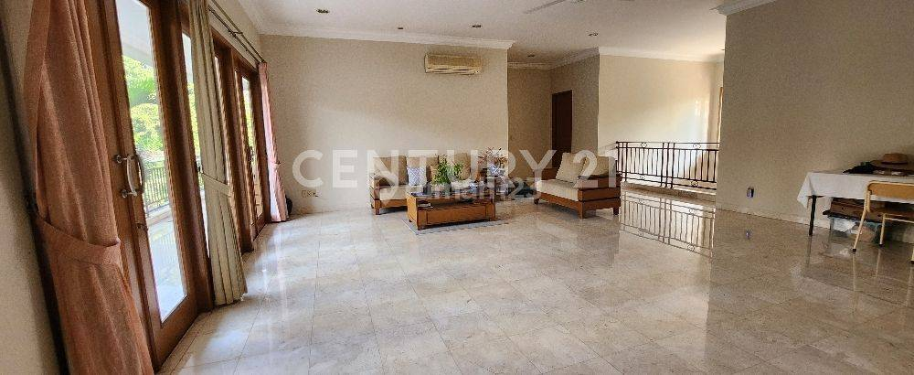 Spacious Villa with Pool in Kemang Area