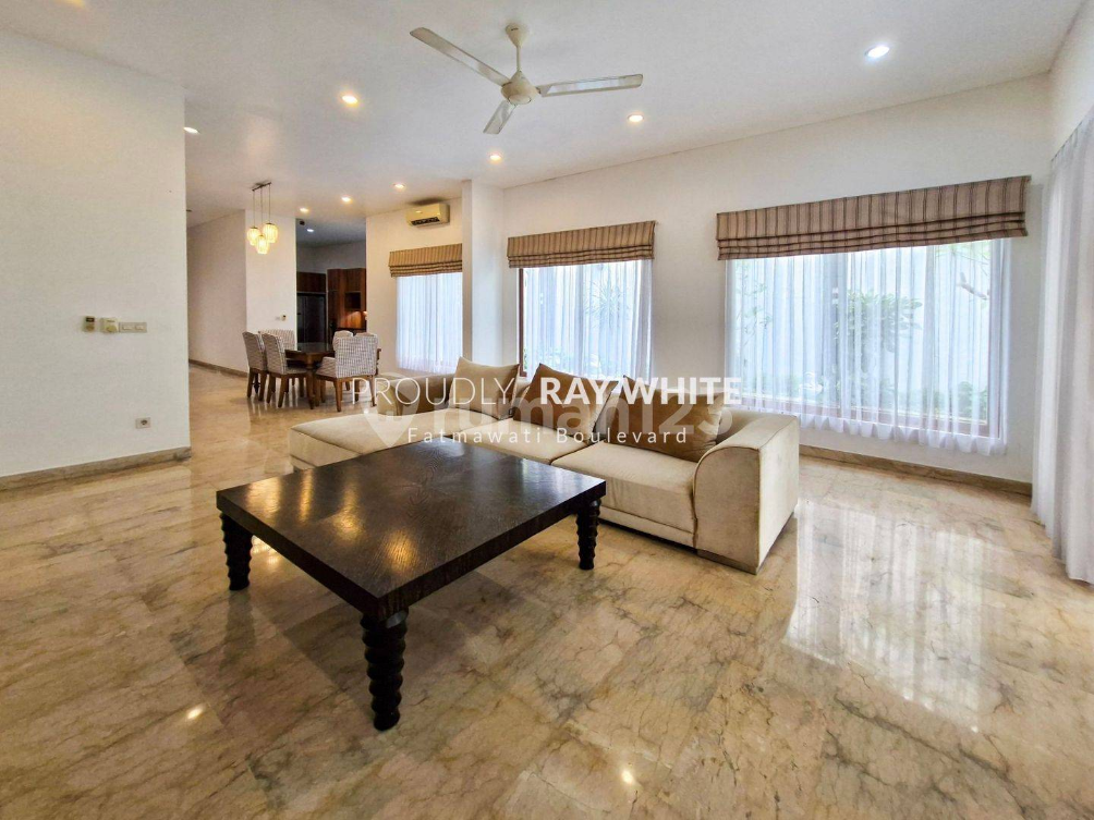 Luxurious 4-Bedroom House with Pool in Cipete