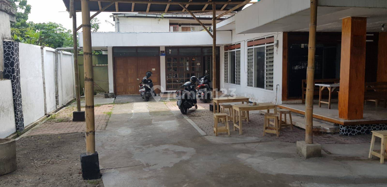 Spacious House with Garden in Blitar City