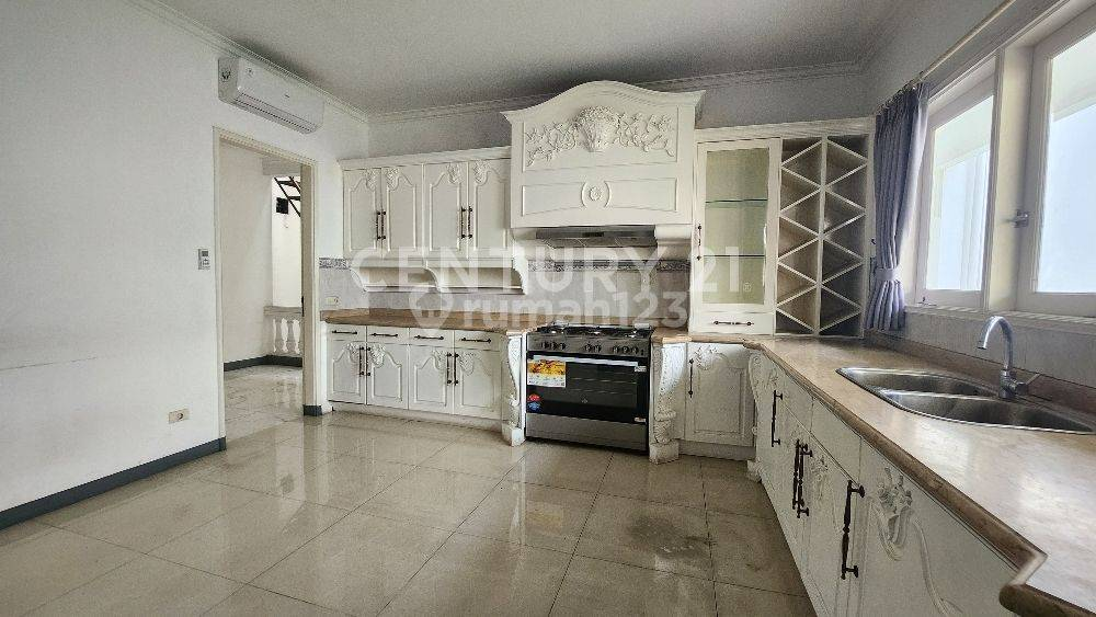 Luxurious House Near SCBD with Carara Marble