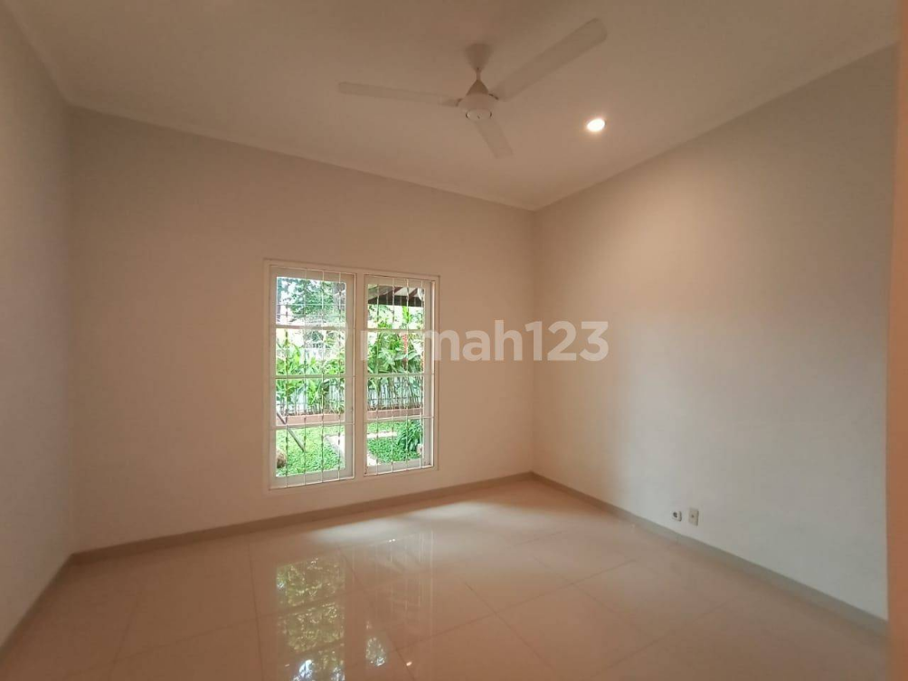 Luxury House with Garden and Pool in Jakarta Selatan