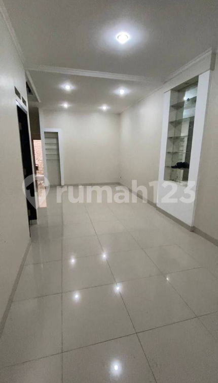 Spacious 5-Bedroom House Near Maranatha Campus