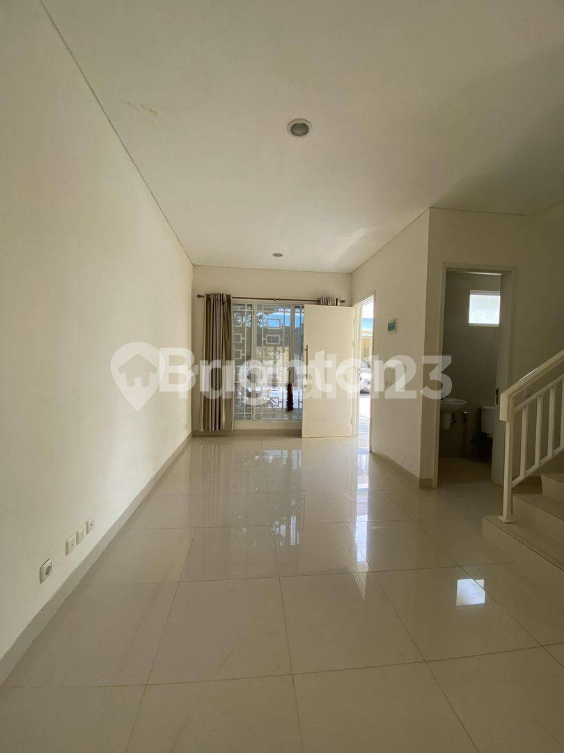 Modern Townhouse Near Mall and Hospitals