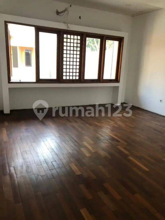 Spacious House with Pool in Cipinang Cempedak