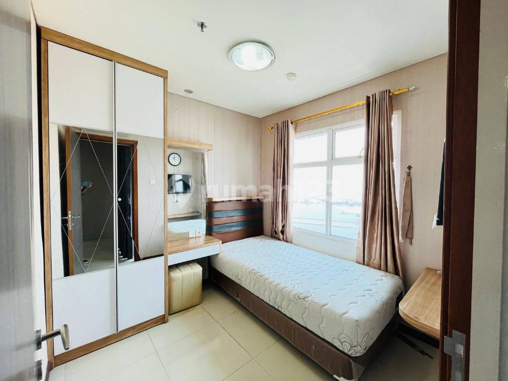 Modern Green Bay Pluit Apartment with Pool Access